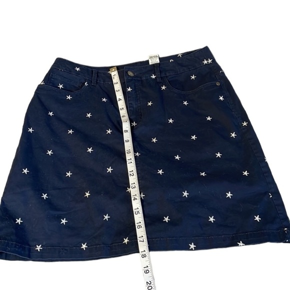 Croft & Borrow size 4 stretch skort, navy with white embroidered stars - Picture 2 of 7